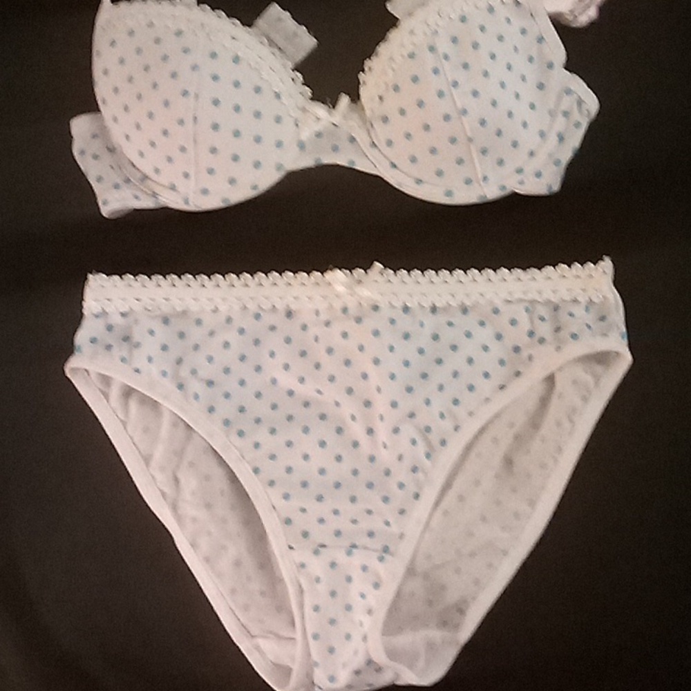 Gyrl Co. Bra and Panty set size 30A and M 10/12